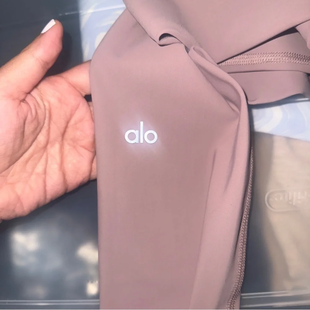 ALO Yoga High Waist Ripped Warrior Distressed Leggings in Mauve Size XS